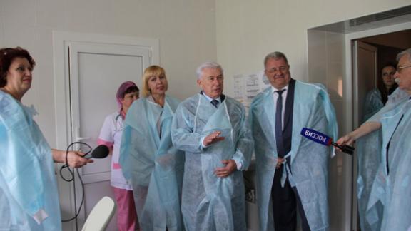 Ставропольские депутаты провели выезд по медучреждениям и аптекам Кировского района