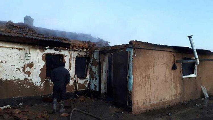В Арзгирском районе дотла сгорел жилой дом