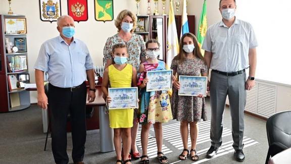 Будённовские школьницы Ставрополья победили в конкурсе «Письмо солдату»