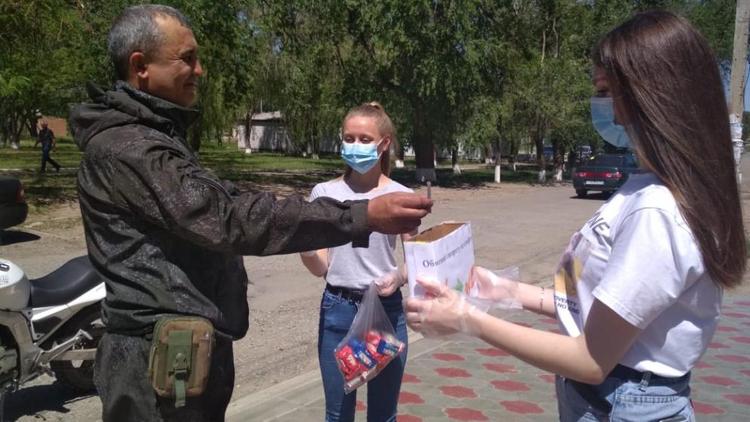 В Ипатовском округе Ставрополья волонтёры меняли сигареты на конфеты