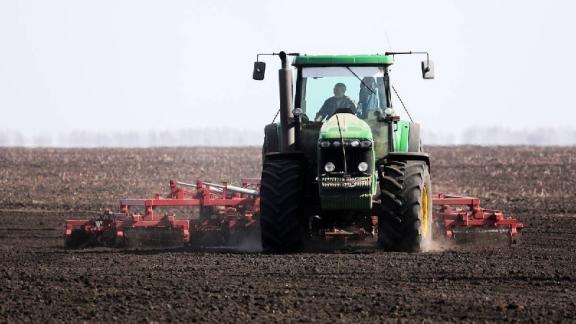  Аграрии Новоалександровского округа приступили к севу кукурузы