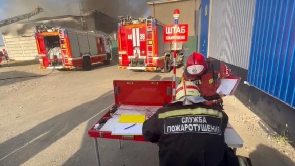 Загоревшийся склад с игрушками в Пятигорске тушили 39 человек