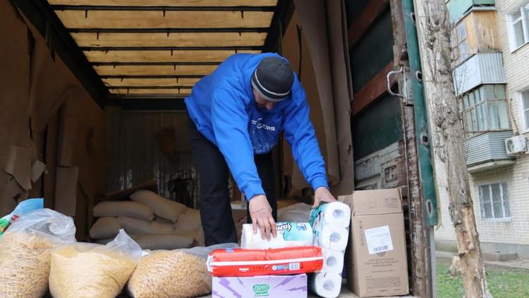 Жители Советского округа отправили беженцам Донбасса более 13 тонн гуманитарного груза