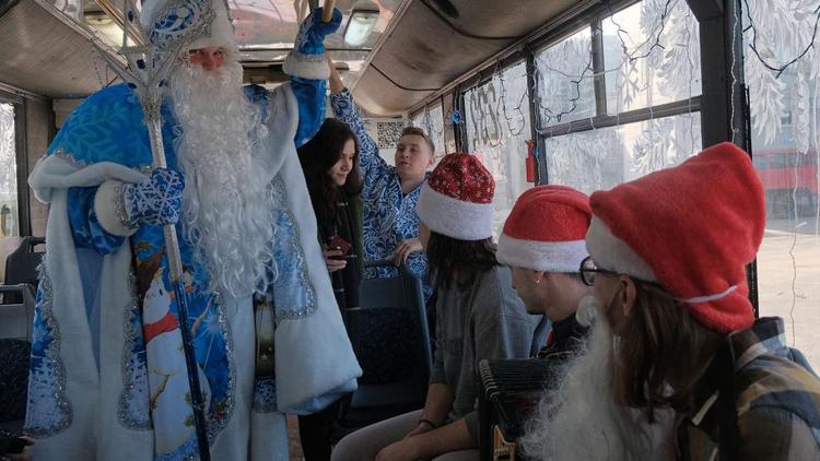 Ставропольцы могут прокатиться на новогоднем троллейбусе