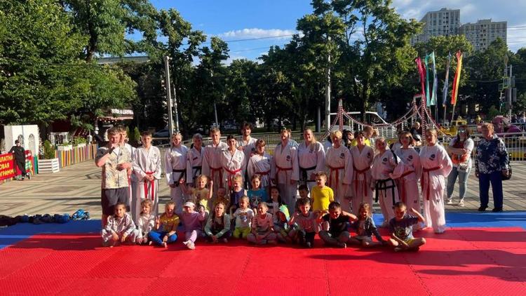 Бесплатные занятия по тхэквондо для детей проводят в Ставрополе