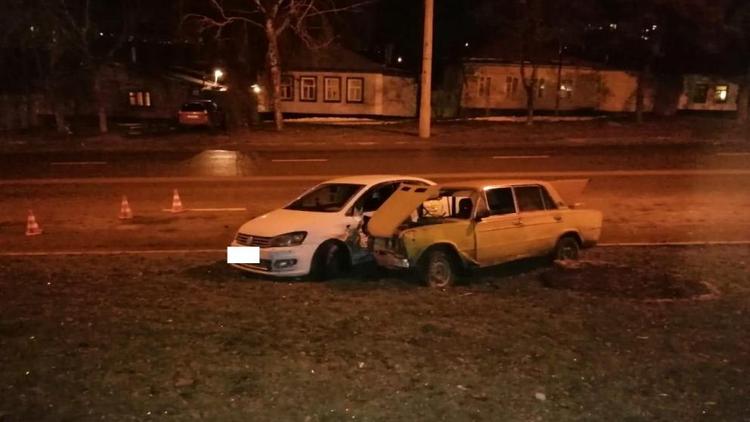Автомобиль с поддельными номерами спровоцировал аварию в Ставрополе