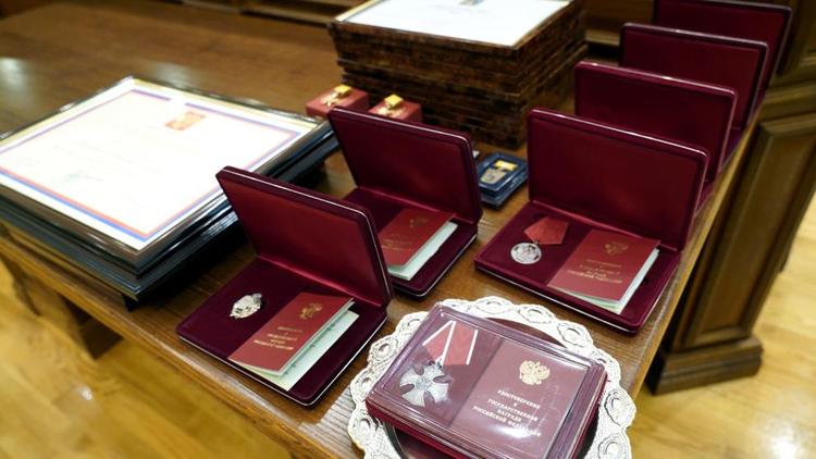 Губернатор Ставрополья вручил государственные и краевые награды жителям региона