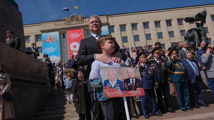 Губернатор Владимир Владимиров принял участие в шествии «Бессмертного полка» в Ставрополе