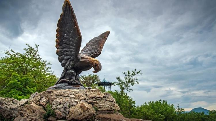 Скульптуре Орла в Пятигорске исполнилось 122 года