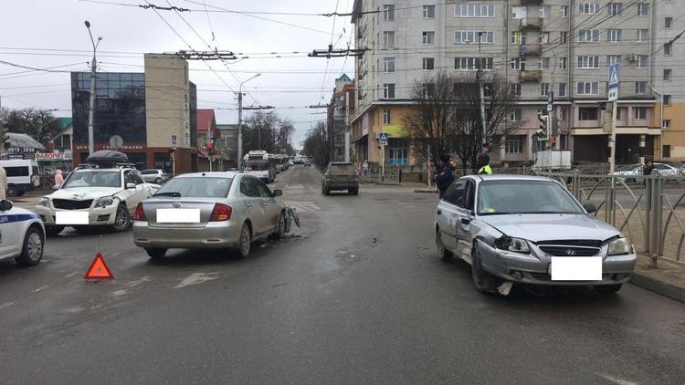 Пожилые супруги пострадали в тройном ДТП в центре Ставрополя