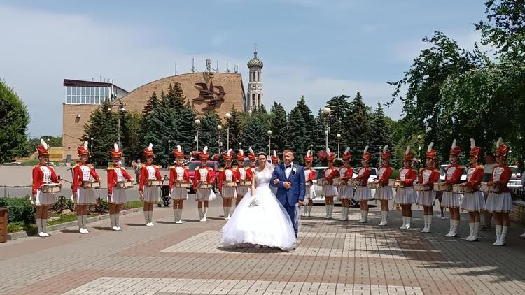 На Ставрополье летнюю дату для свадьбы выбрали более трёх тысяч пар