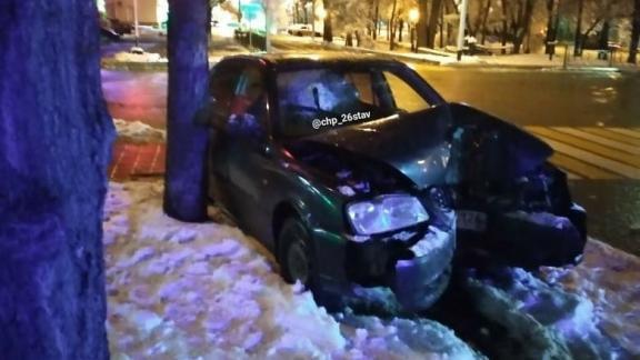 В Ставрополе иномарка протаранила столб на улице Карла Маркса