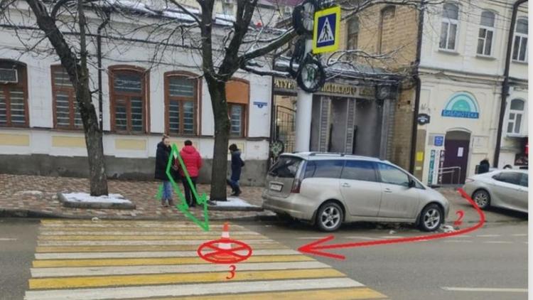 Водитель в Ставрополе сбил женщину на пешеходном переходе и скрылся