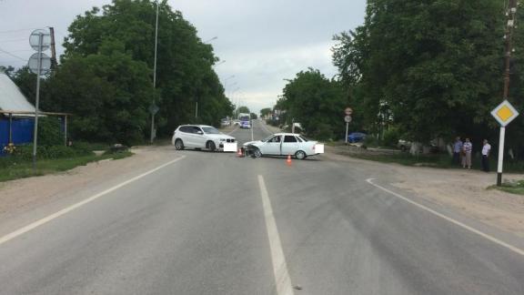 На дороге Лермонтов - Черкесск на Ставрополье в ДТП пострадали трое