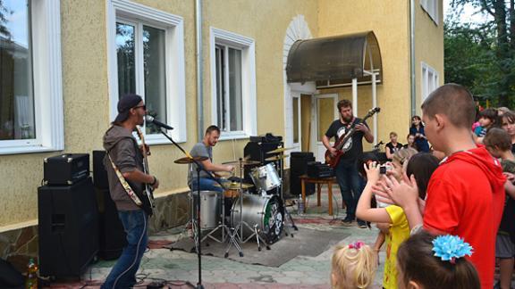 В Невинномысске для детей с ограниченными возможностями здоровья организовали рок-концерт