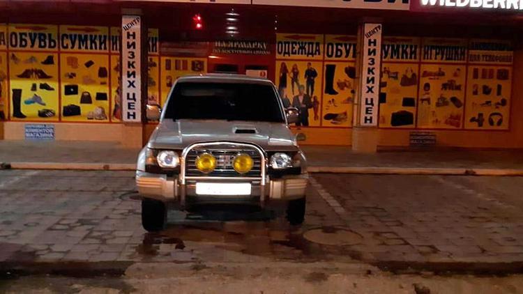 В Будённовске хулиган обстрелял чужую машину
