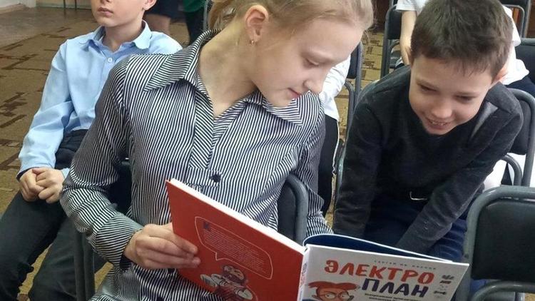 Гидроэнергетики передали библиотекам Ставрополья детскую литературу