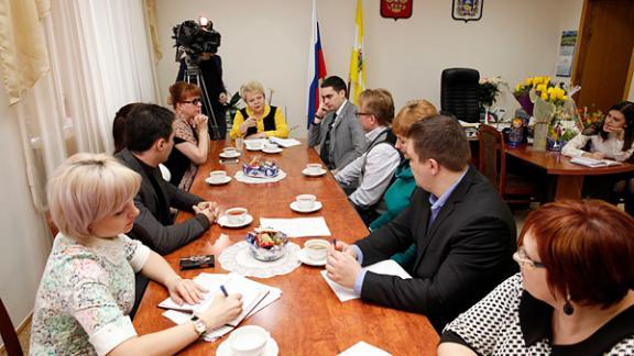 Поддерживать молодых ученых Ставрополья пообещали депутаты на встрече в краевой Думе