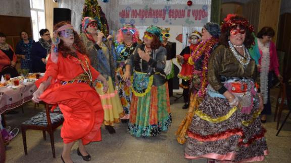 Конкурс карнавальных костюмов в возрастной категории «60 плюс» провели в селе Дивном