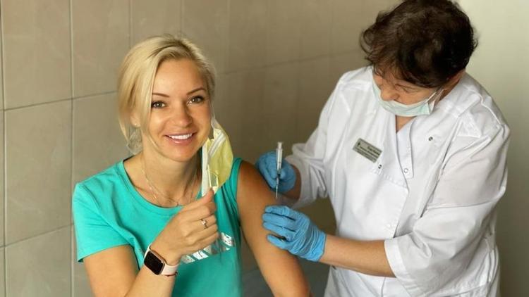 На Ставрополье депутат Госдумы Ольга Казакова сделала прививку от COVID-19