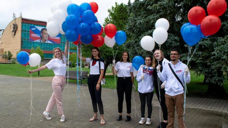В Ставрополе молодогвардейцы провели акцию поддержки сборной России