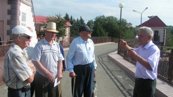 По трассе Невинномысского канала провели экскурсию для ветеранов