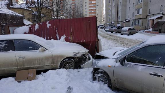 В Ставрополе горожане нашли разбитые машины у мусорных баков