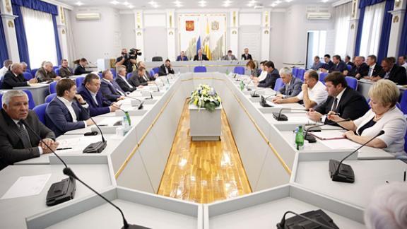 Депутаты Ставрополья призывают владельцев банковских карт не попадаться на уловки мошенников