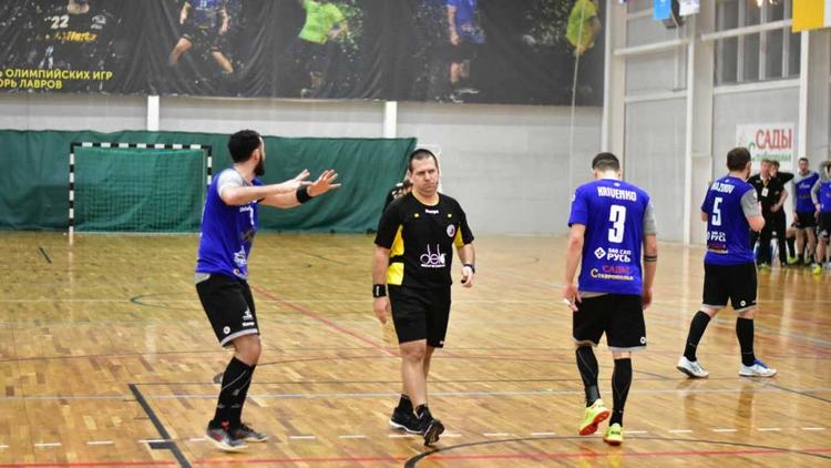 Краснодарские арбитры ошиблись в матче с участием гандболистов из Ставрополя и Снежинска