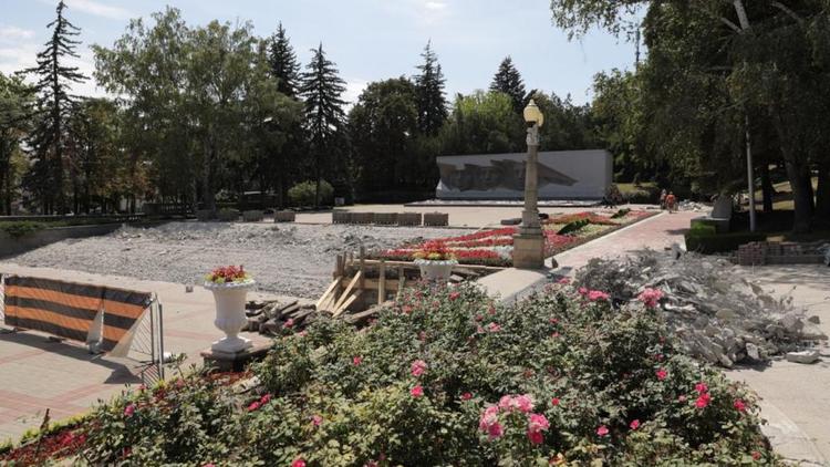 В Ставрополе обновляют ступени к «Вечному огню»