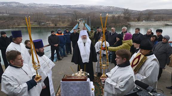 Митрополит Кирилл освятил Сенгилеевское водохранилище близ Ставрополя