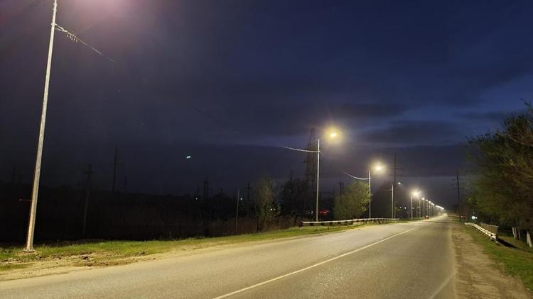 Уличные фонари появились на въезде в город Благодарный на Ставрополье