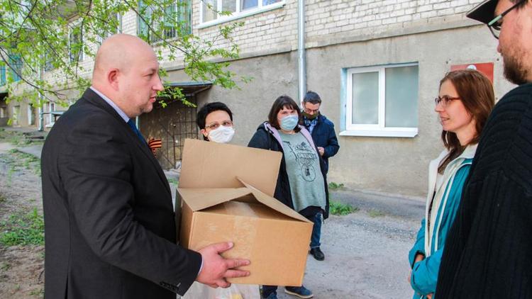 Ставропольский бизнесмен передал маски инвалидам