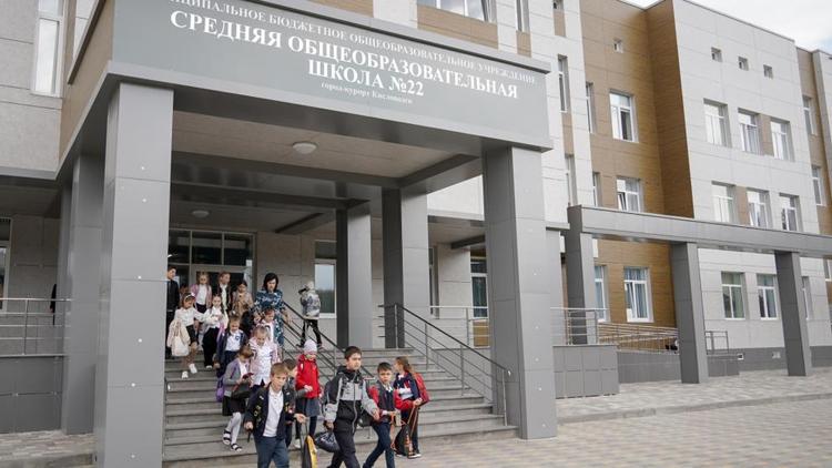 Губернатор Ставрополья посетил новую школу и строящийся корпус больницы в Кисловодске