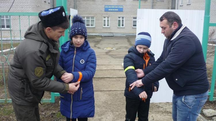 Казачьи патрули следят за безопасностью пешеходов в Андроповском районе
