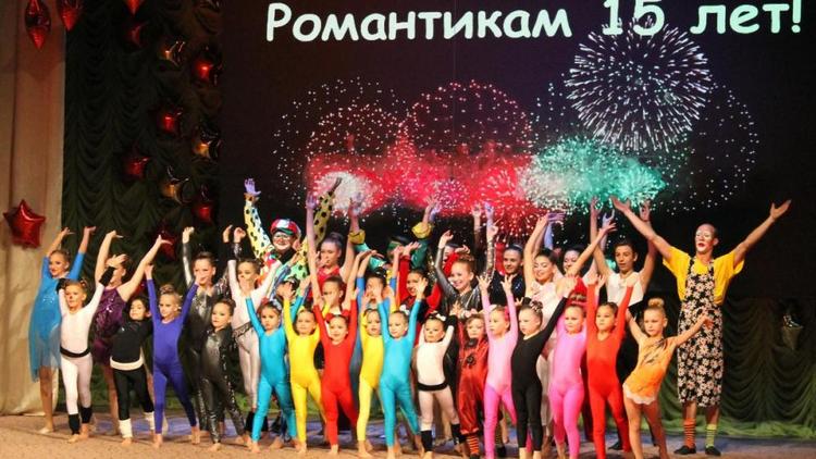Феерическим шоу отметила цирковая студия «Романтики» в Андроповском районе свое 15-летие