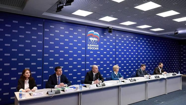 Льготы при поступлении и бюджетные места: «Единая Россия» провела прямую линию с регионами по приёмной кампании-2022