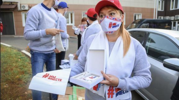 В Пятигорске волонтёры передали медикам 200 подарочных наборов