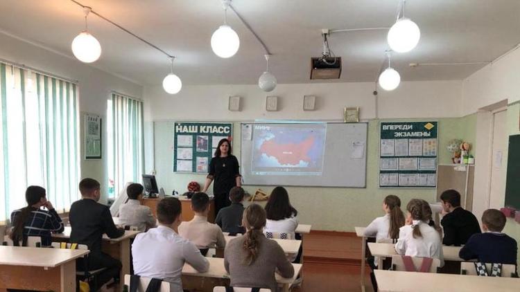 Разговор о важном прошёл в сельской школе на Ставрополье ко Дню защитника Отечества