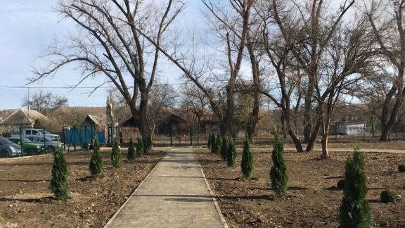 В Зеленокумске завершают благоустройство двора школы после пожара