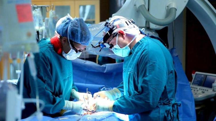 Уникальную операцию, затормозившую рост метастазы в 15 см, провели медики в Ставрополе