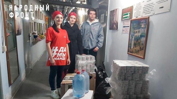 Волонтёры и активисты Народного фронта Ставрополья подготовили посылки бойцам СВО
