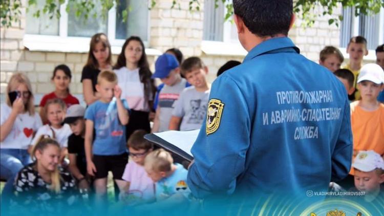 На Ставрополье пожарной безопасности учат детей в летних лагерях