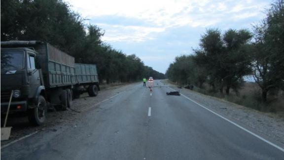 Водитель «ВАЗ-21103» погиб после столкновения с КамАЗом на Ставрополье