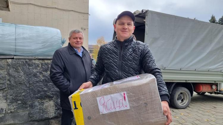 Жители Предгорного округа Ставрополья отправили бойцам на передовую продукты питания и печи