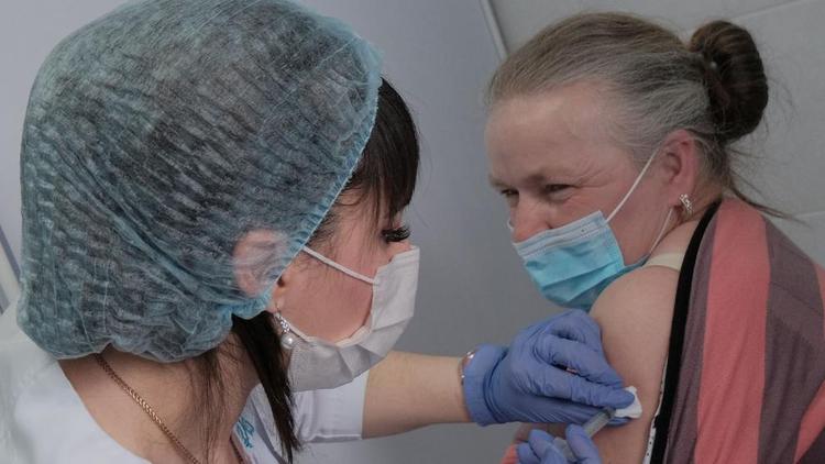 Более 9 тысяч ставропольцев сделали прививку первым компонентом вакцины за сутки